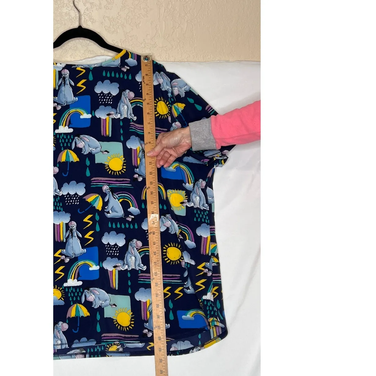 Disney Eyore sunshine NEW size 3XL scrub top pockets short sleeves blue/yellow - Image 4