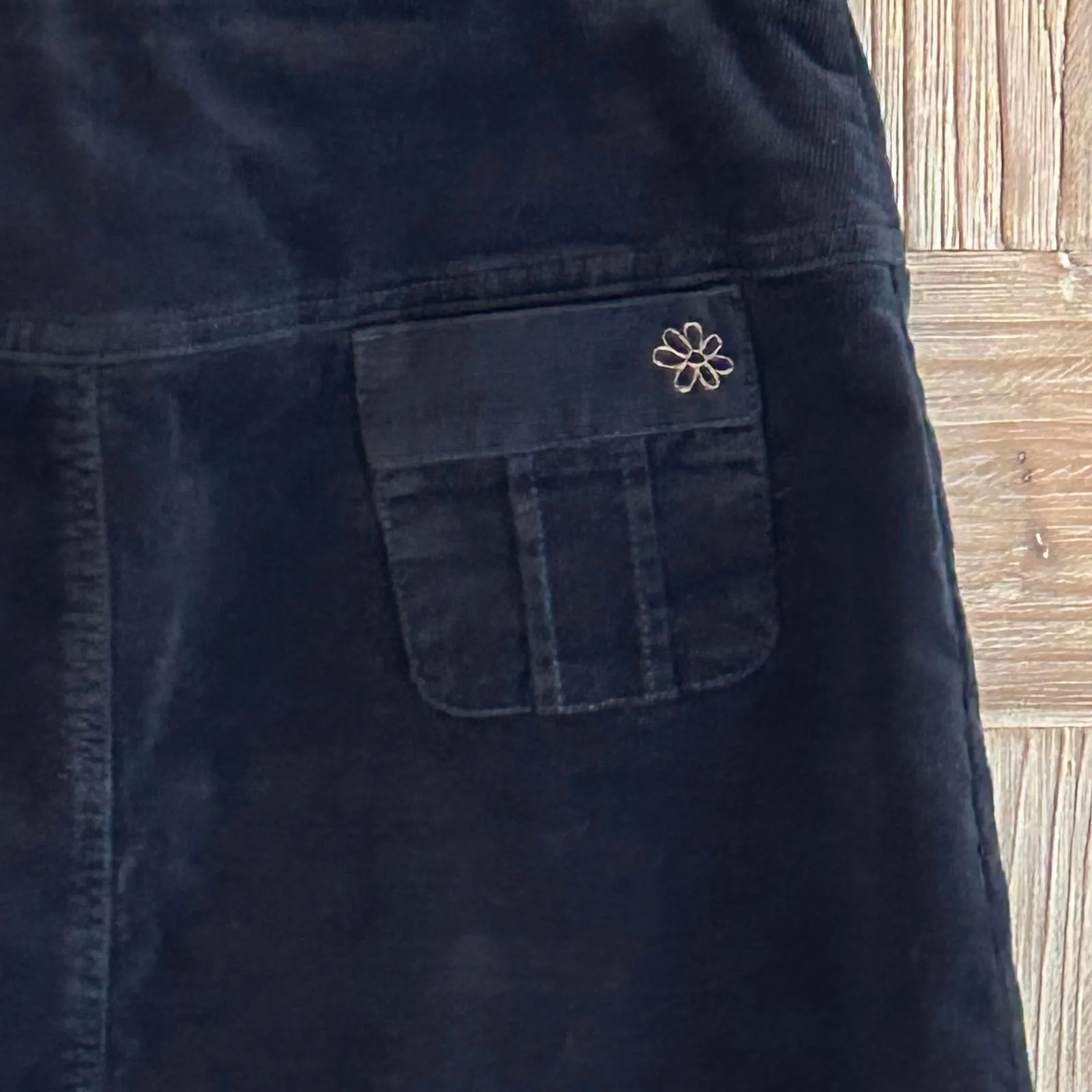 Aventura Womens Skirt Sz 4 Black Corduroy Pull On Front Pockets Preppy - Image 4