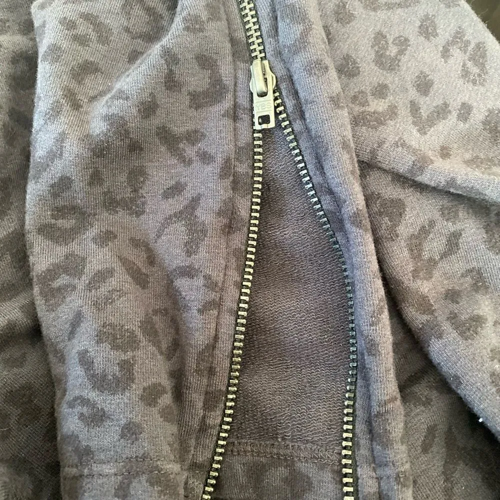 #138 SPLENDID leopard leggings  - Image 3