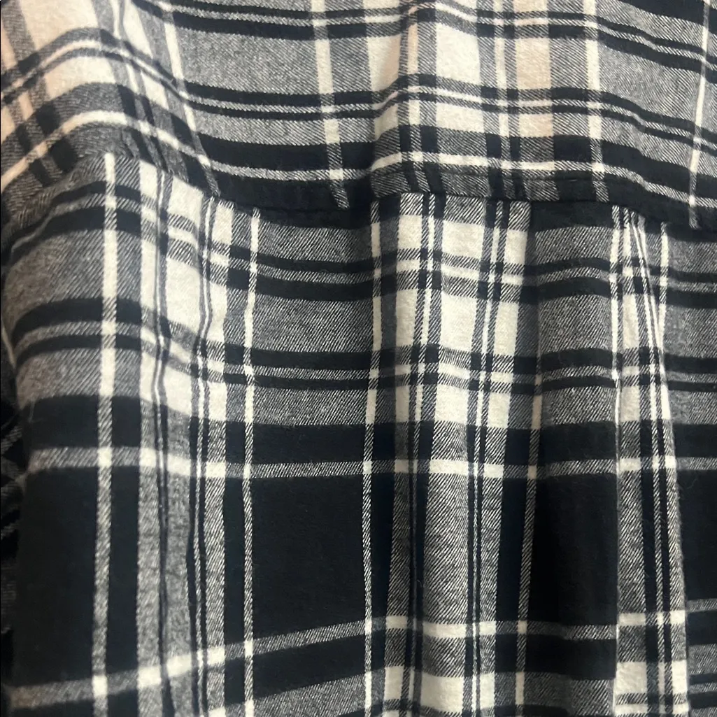 Universal Thread Plaid Black and White Flannel Shirt - Image 9