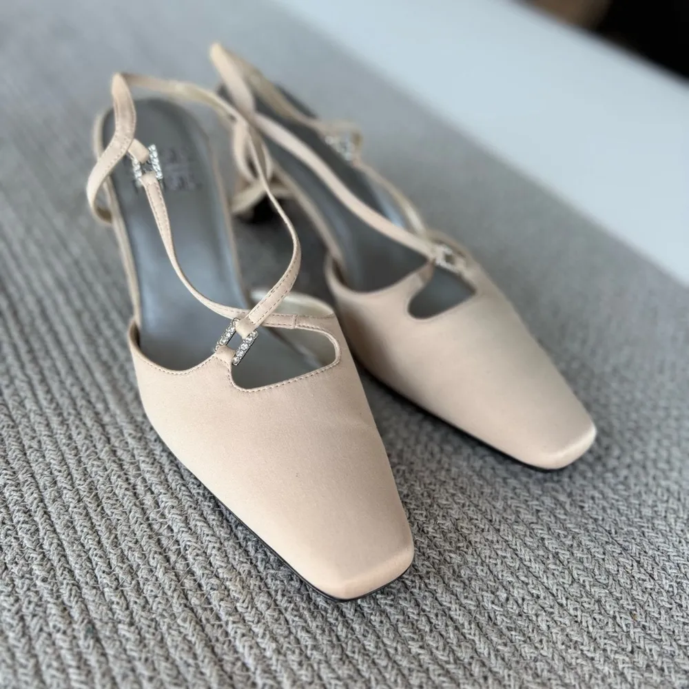 Vintage Mootsie Tootsie Champagne Cream Satin Rhinestone Slingback Dressy Heels Size 8.5 - Image 3