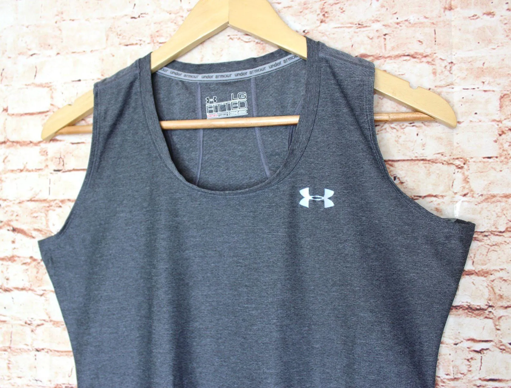 | Gray Fitted Workout Tank Top - Image 3