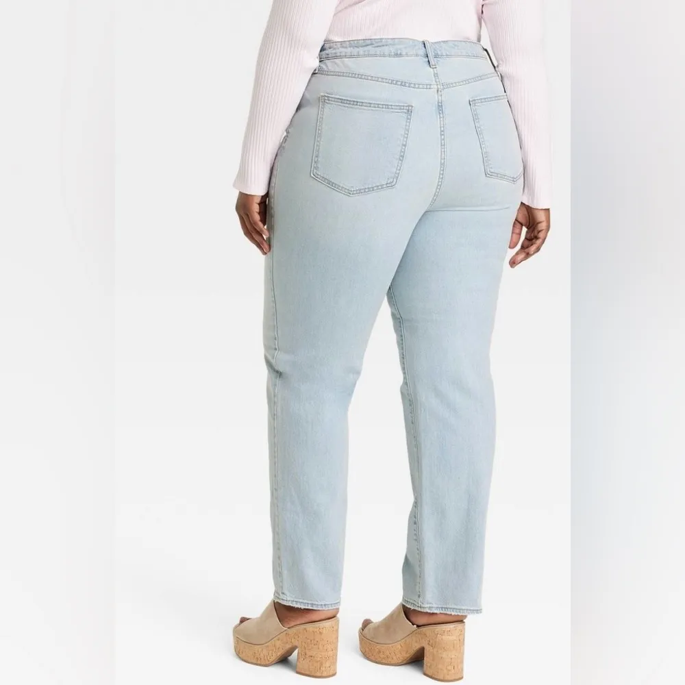 Women's High-Rise 90's Straight Jeans - Universal Thread™
Vintage Light Wash 30 - Image 2