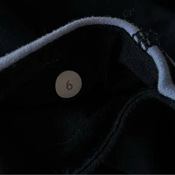 Lululemon Wunder Under Pant Black / Quilting Size 6 Reversible - Image 4
