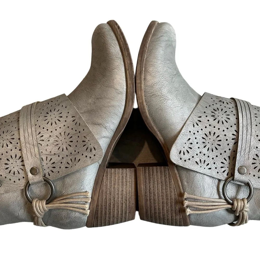 Corky's Tootsie Faux Leather Western Round Toe Harness Ankle Boot, Sz 6 - Image 12