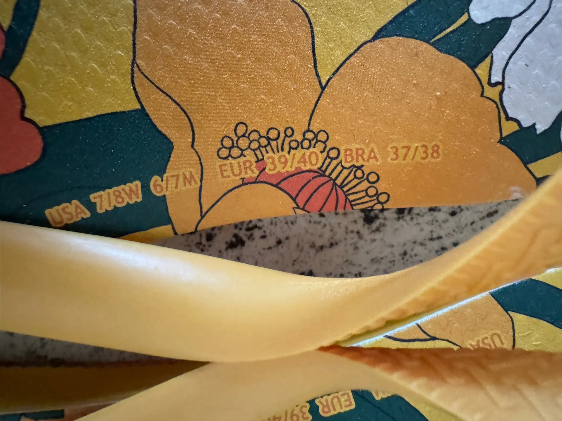 Havaianas x FARM Rio Bucolic Floral flip-flops. Size US 7/8. MSRP $38  - Image 8