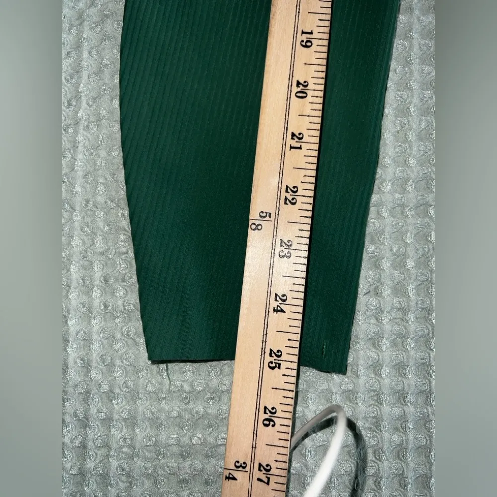 Lululemon Base Pace High-Rise Ribbed Tight 25”
Size 4 - Image 2