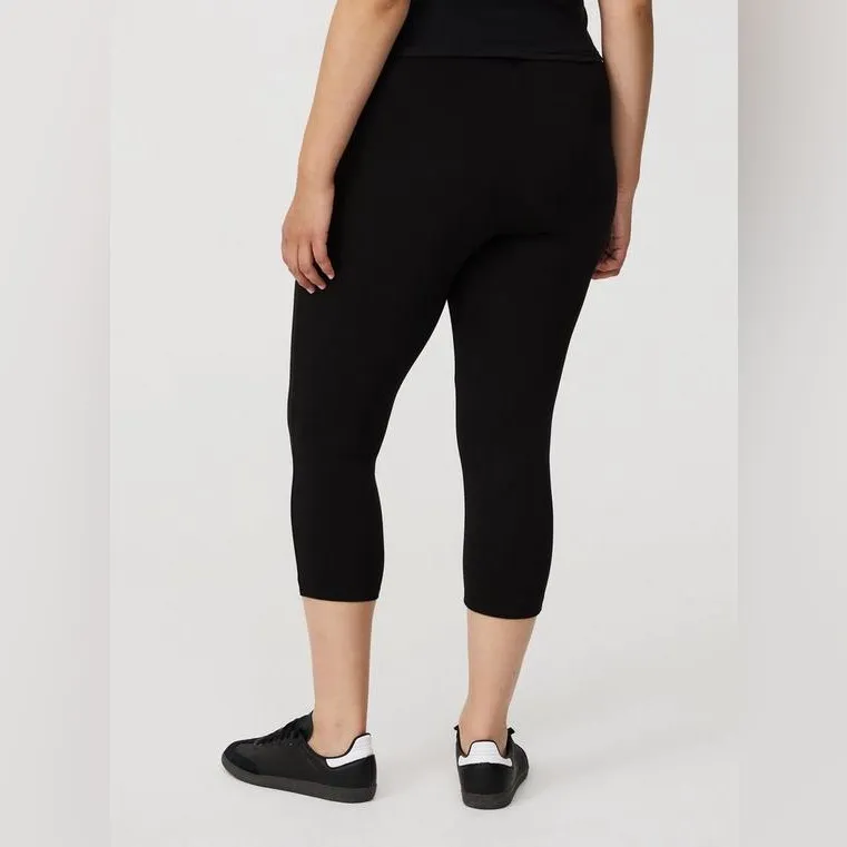 Torrid Classic Black Capri Pocket Legging - size 1 - Image 7