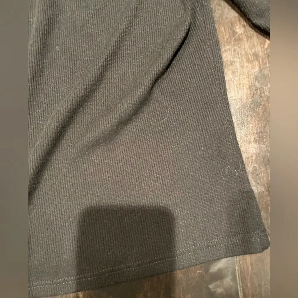 Live in the Moment BLACK RIBBED OFF THE SHOULDER BUTTON FRONT CROPPED TOP IN SIZE LARGE - Image 7