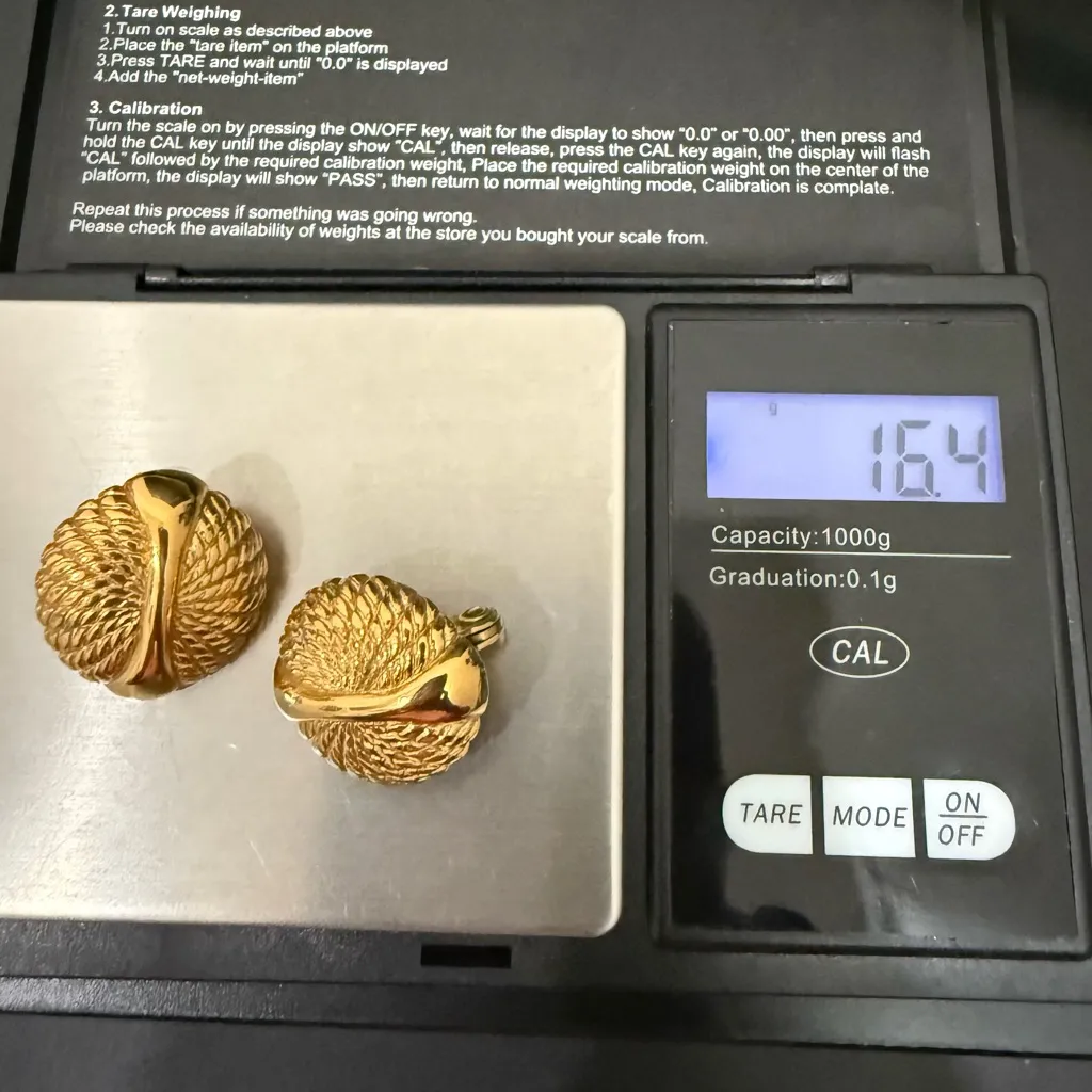 Vintage MONET Signed Gold-plated Ribbed Round On Clip Earrings 16.4g. - Image 9