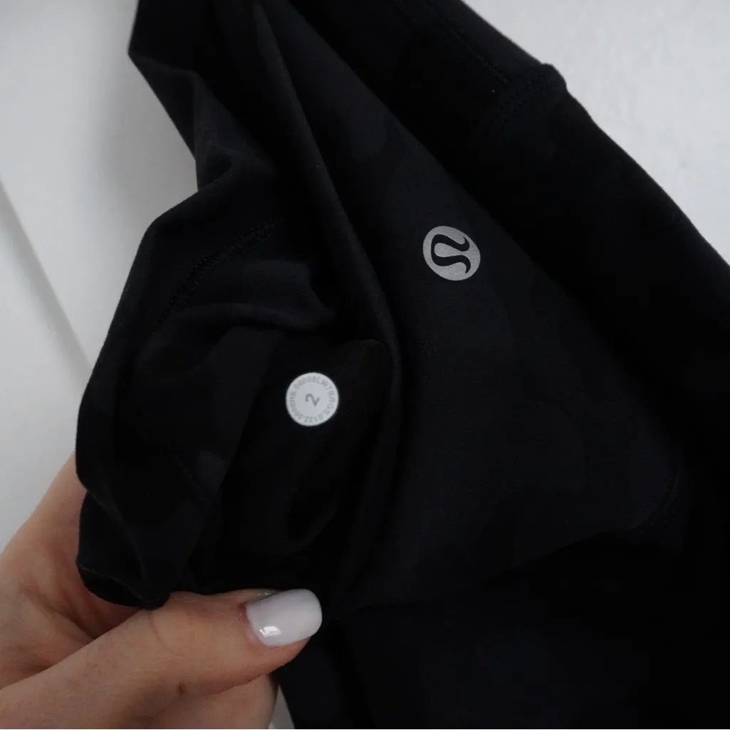 Lululemon Black Camo Align High Rise Short 6” - Image 2