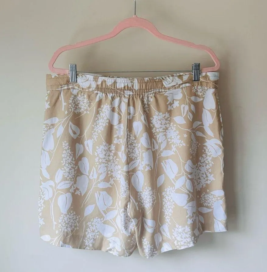 United Colors of Benetton Floral Print Shorts - Size XL - Image 10