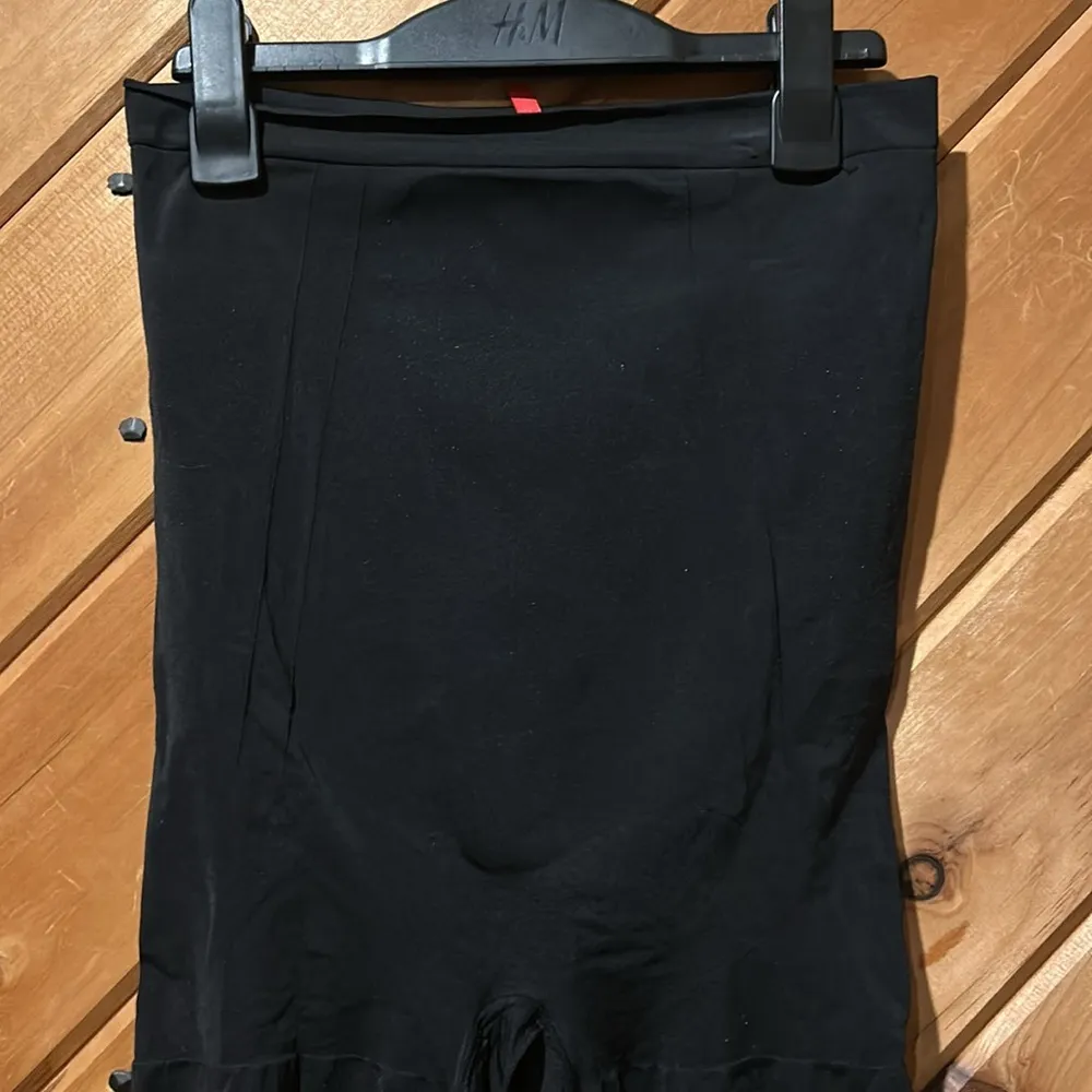 Spanx Oncore High-Waisted Mid-Thigh Shaper Short in black - Image 6