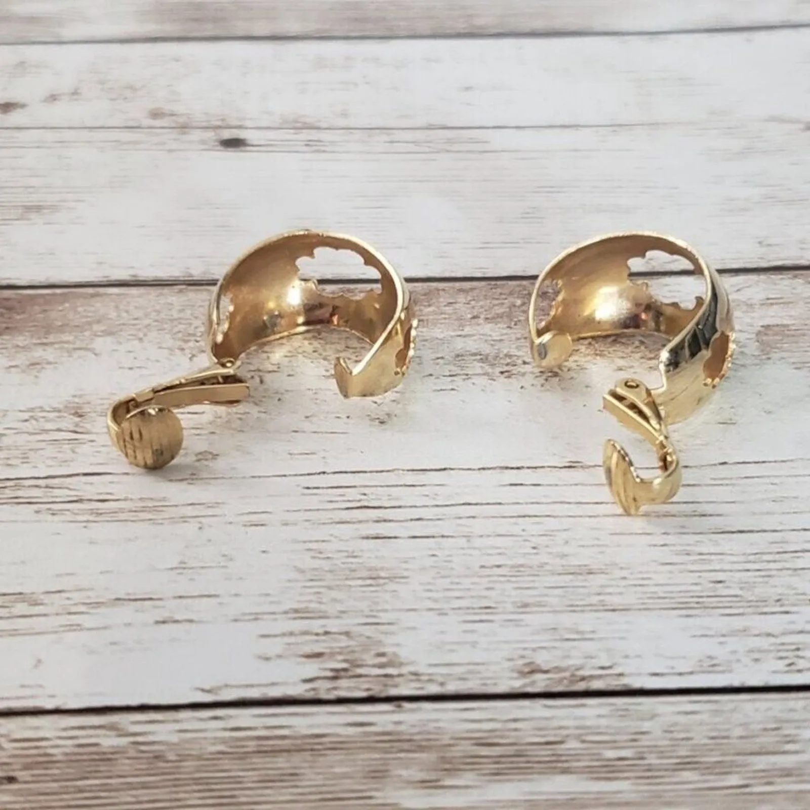 Vintage Clip On Earrings - Image 5