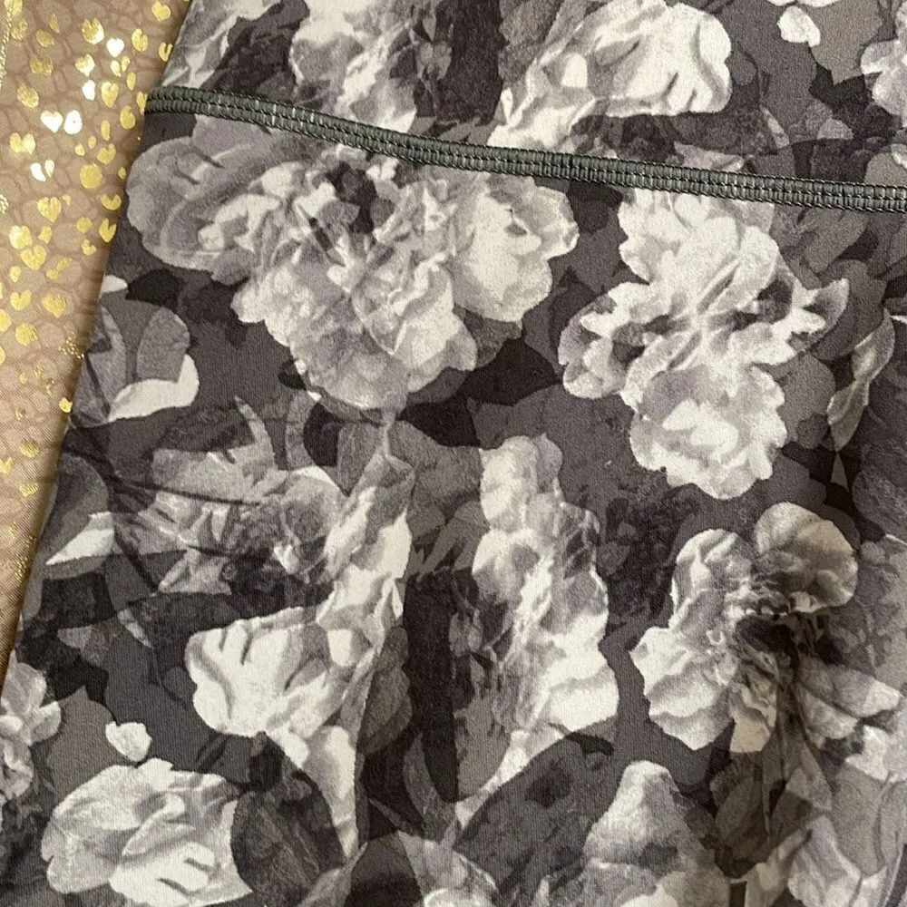 Aerie offline goals high rise 7/8 leggings, short inseam, gray floral print XL - Image 4