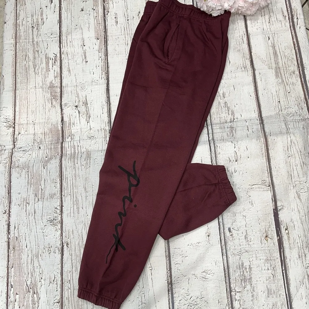 PINK BY VICTORIA’S SECRET FLEECE RELAXED SWEATPANTS RICH MAROON SCRIPT LOGO - Image 3