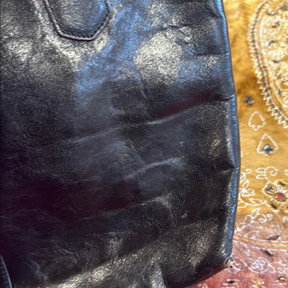 HOBO Black Leather Shoulder Bag Timeless Design - Image 9