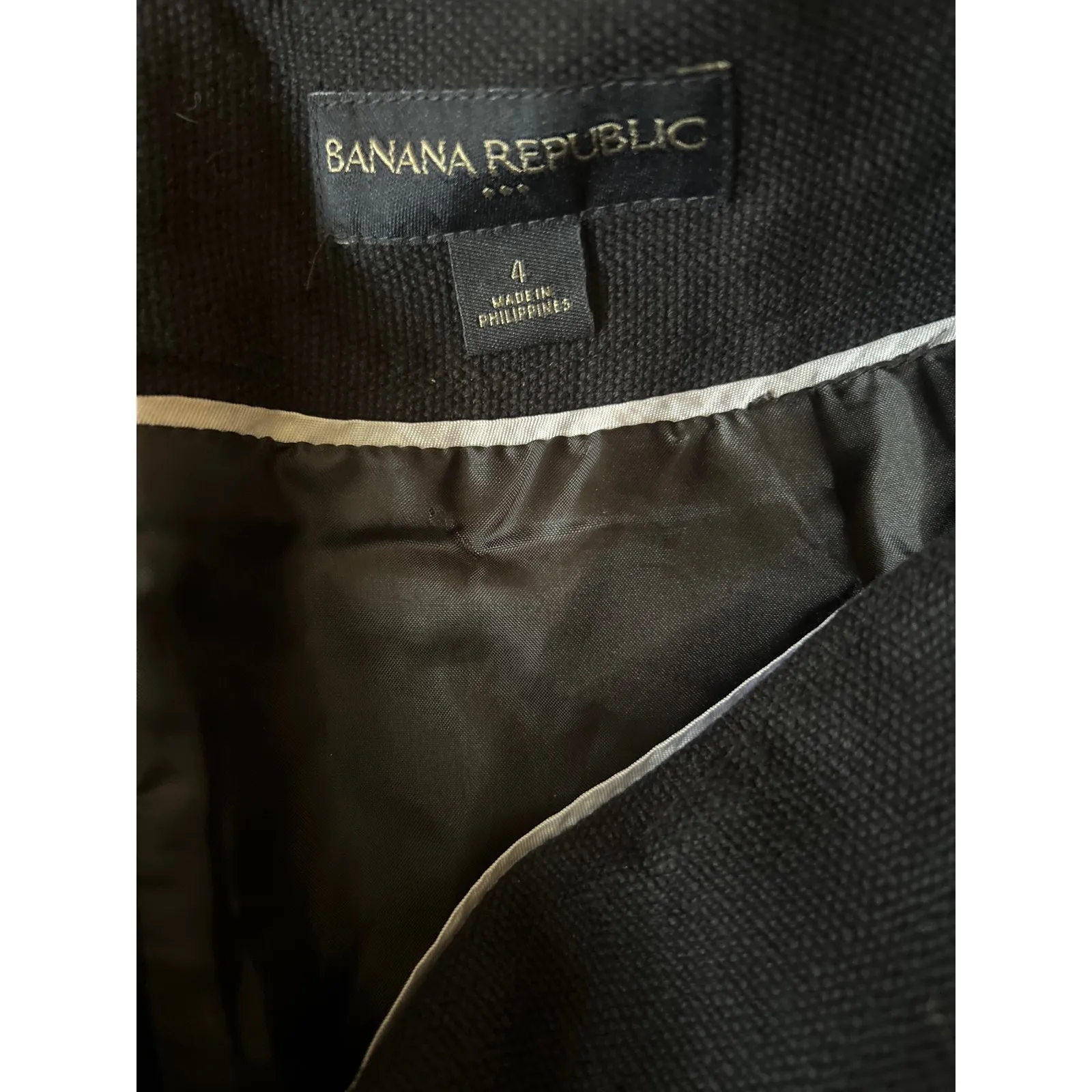 Banana Republic Women Black Knee Length Pencil Skirt Size 4 lined cotton/wool - Image 4