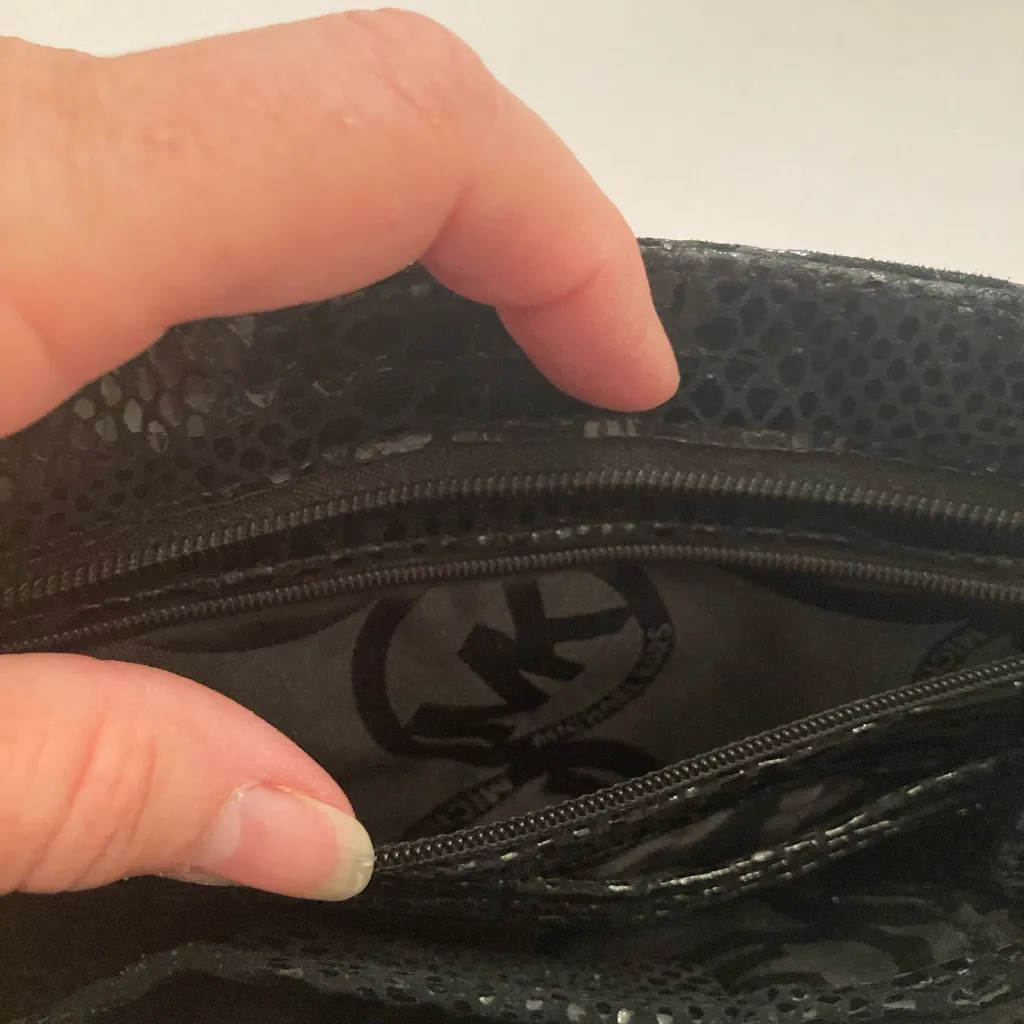 🖤 Michael Kors Black Faux Snakeskin Crossbody Bag - Image 6