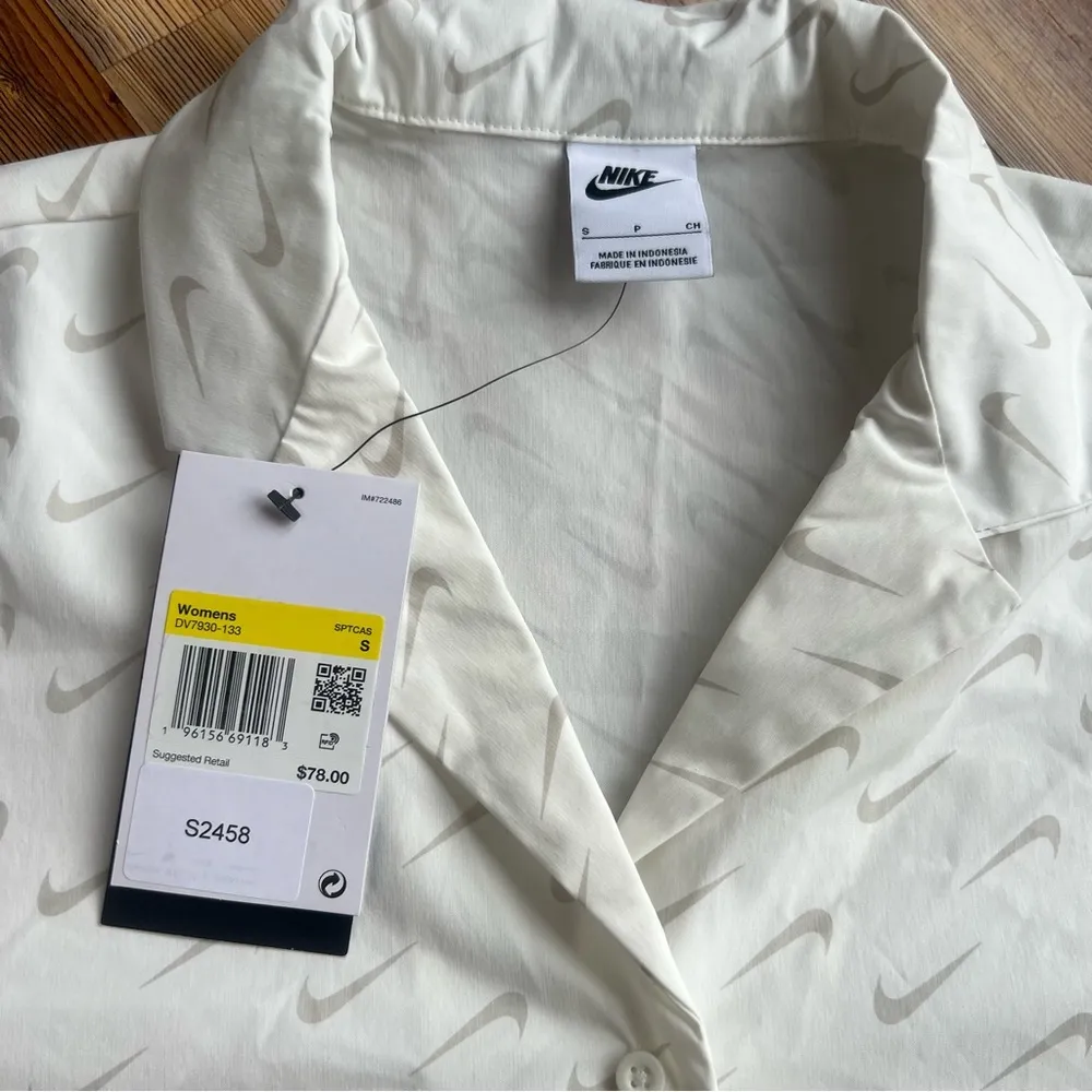 Nike Women's Sportswear Everyday Modern Oversize Button Shirt Size S SKU#S2458 - Image 2