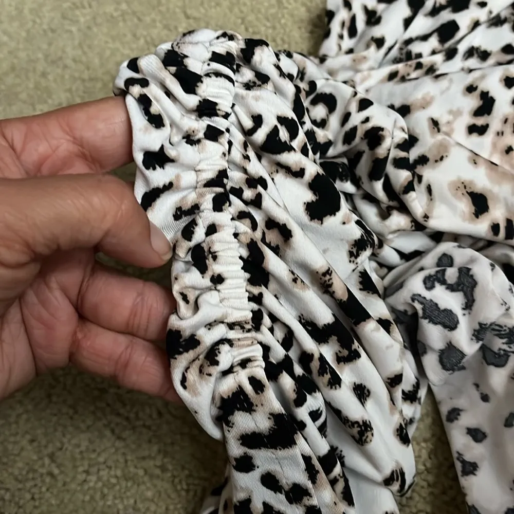 Vince Camuto Leopard Print Ruched Front Black Contrast Trim Sleeveless Top 1X - Image 5