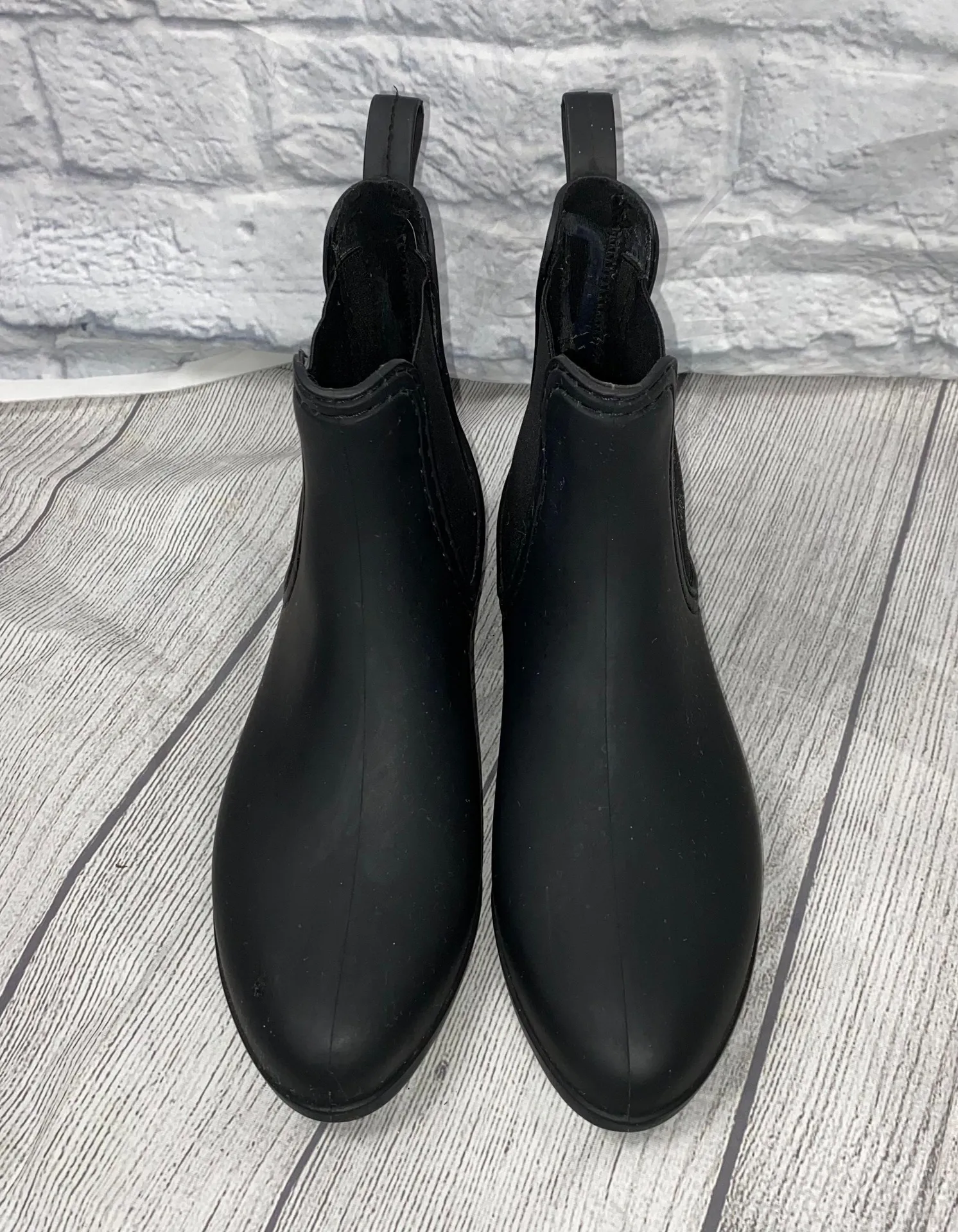 rubber ankle boots with elastic sides black sz 6 - Image 3