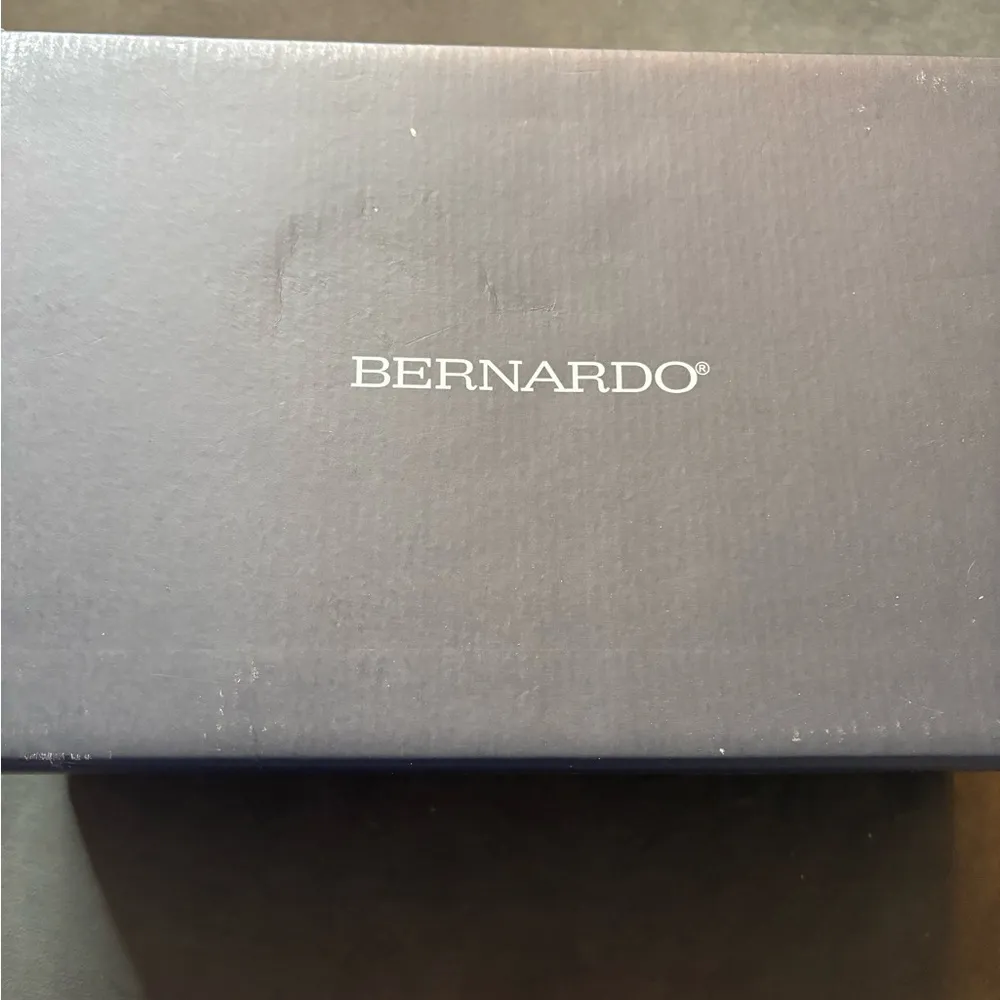 NIB Bernardo Women's Mosie Tassel Lace Up Flat Sandals, Size 6M - Image 4