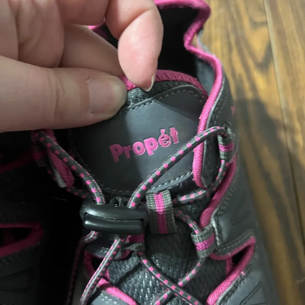 Propet Kids' Black and Pink Shoes Size 9 - Image 8