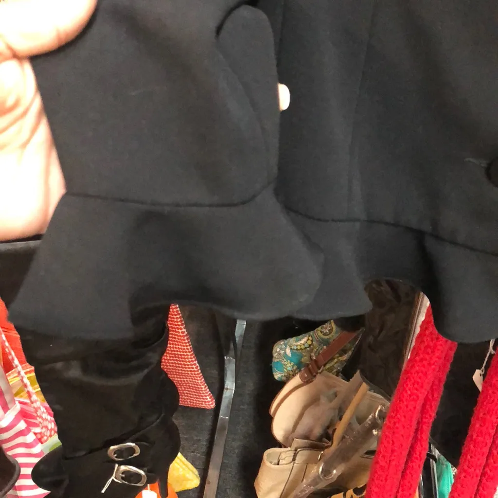 Size 4 Black blazer with ruffles edges - Image 4