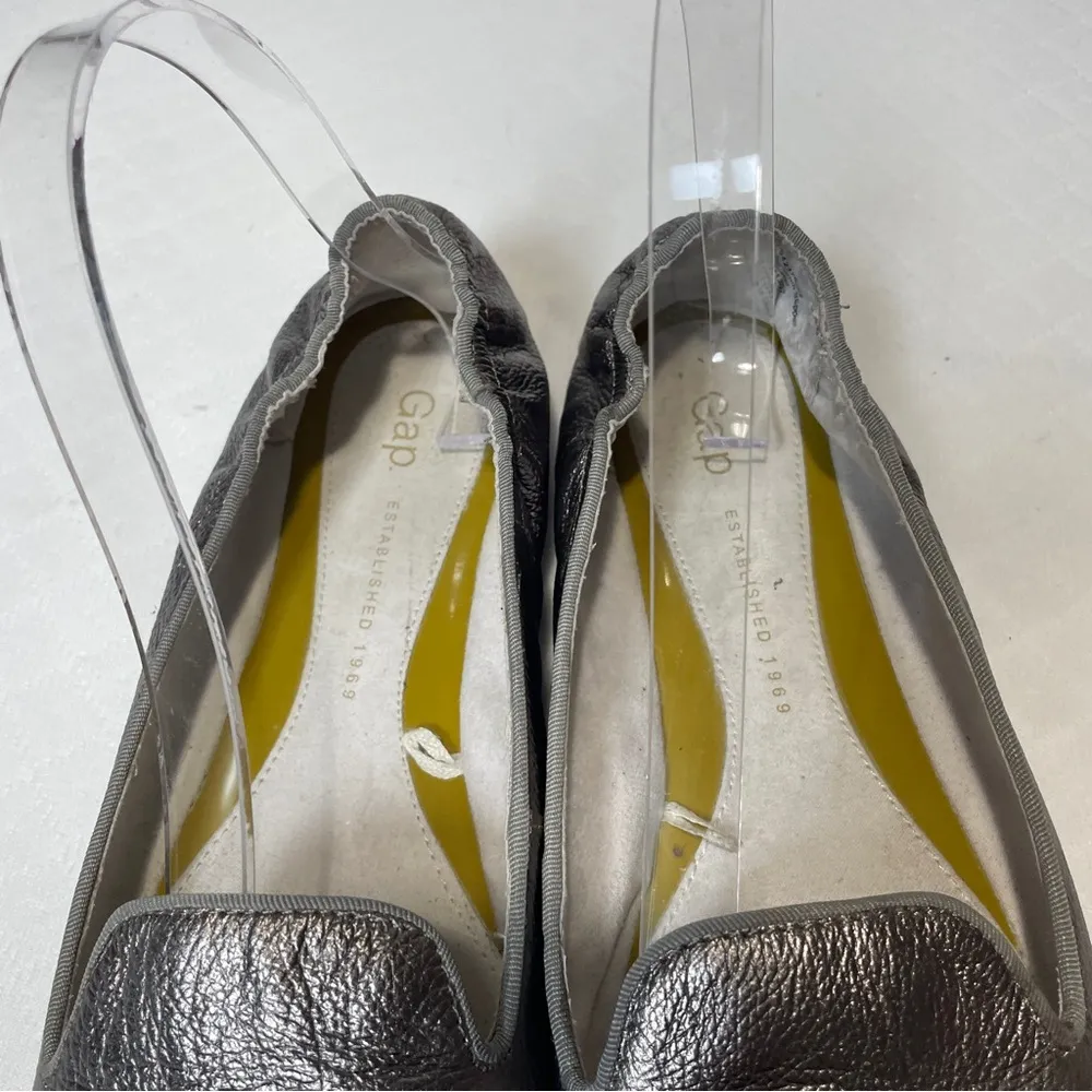 Gap Women's Metallic Scrunch Leather Flat Loafers Size 9 - Image 4