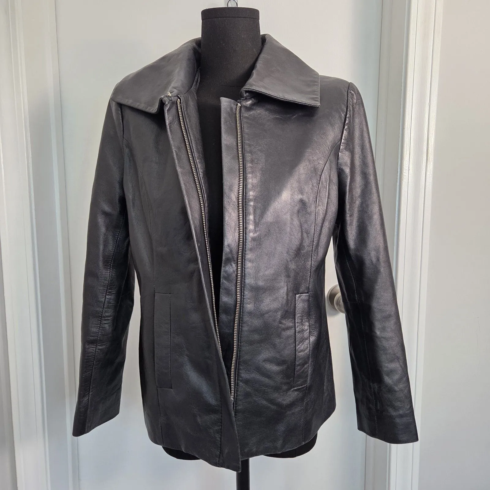 Bernardo Women's Black Zippered Leather Jacket Small Bomber Moto Soft Vintage - Image 2