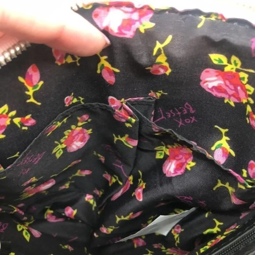 Betsey Johnson blush pink be mine crossbody purse - Image 8