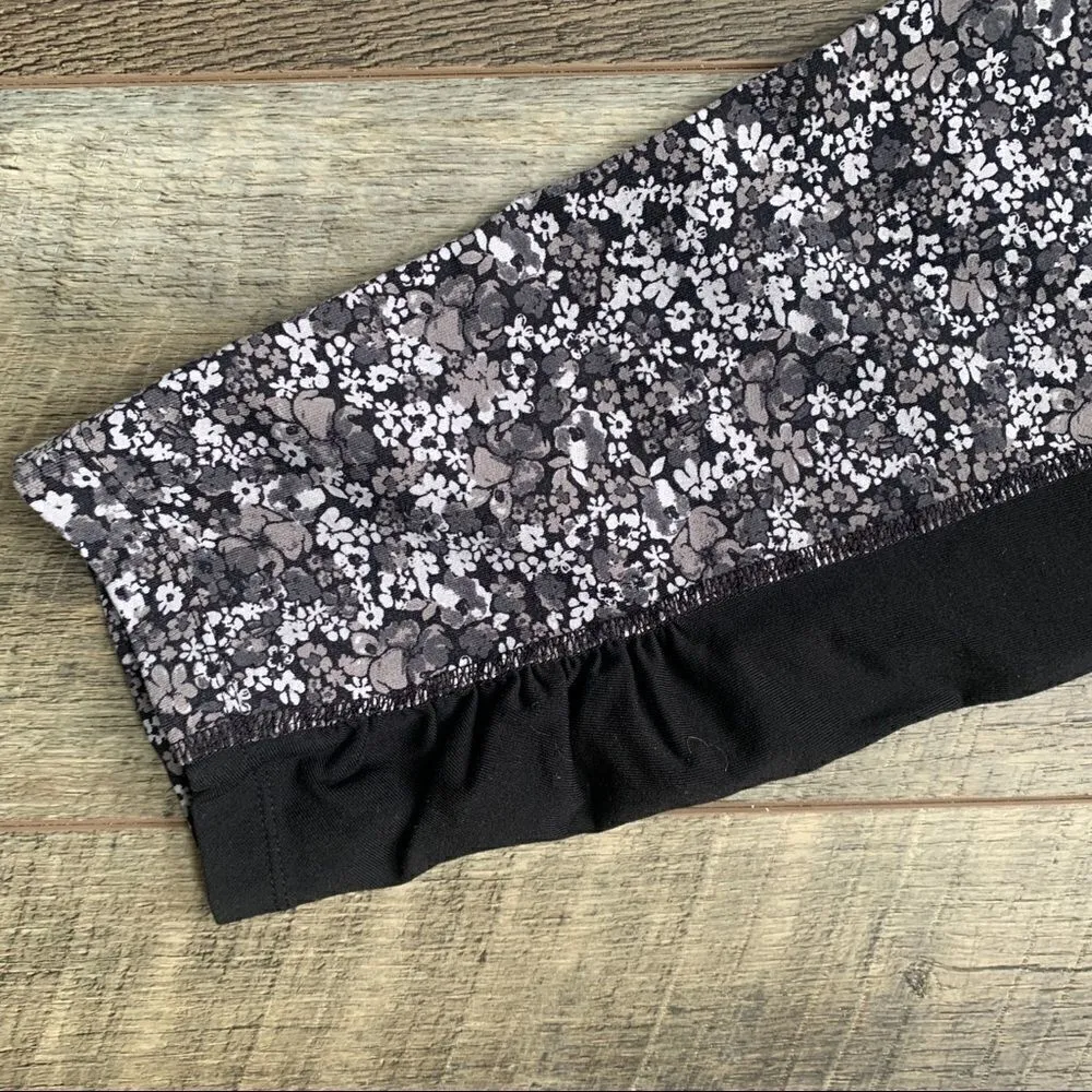 Athleta Black Floral Ditsy Cropped Leggings Medium - Image 6