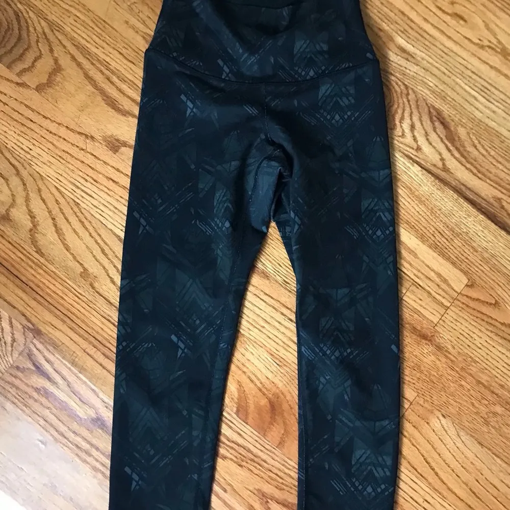 Alo Black/Dark Green Pattern Legging - Image 4