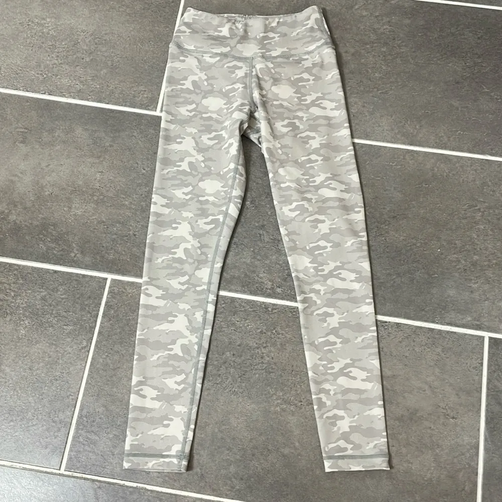 Born primitive Light camo Leggings size XS - Image 3