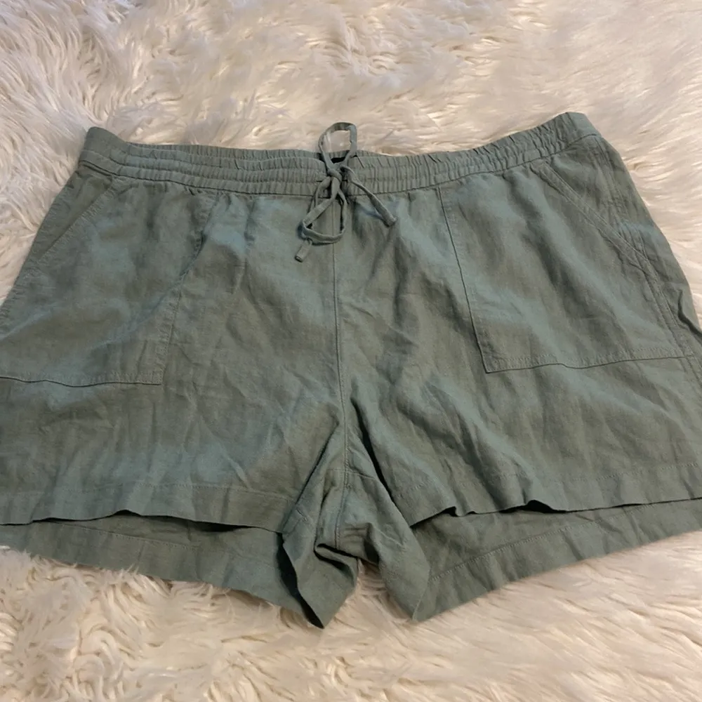 J.Crew Linen Shorts size XL brand new beautiful sage green color - Image 8