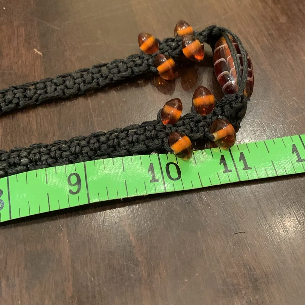 Vintage macramé necklace with brown glass beads - Image 4