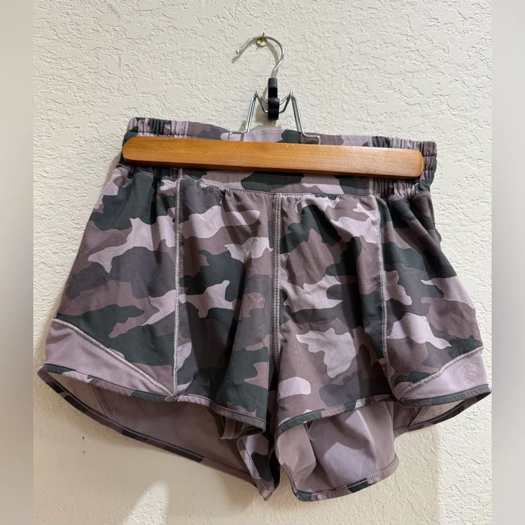NWOT Lululemon Hotty Hot High-Rise Lined Short 2.5 size 4  Camo Misty Mauve - Image 3