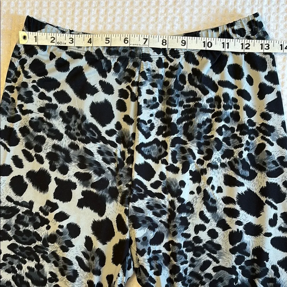NEW! Leopard Print Women’s Bike Shorts Size X - Image 5