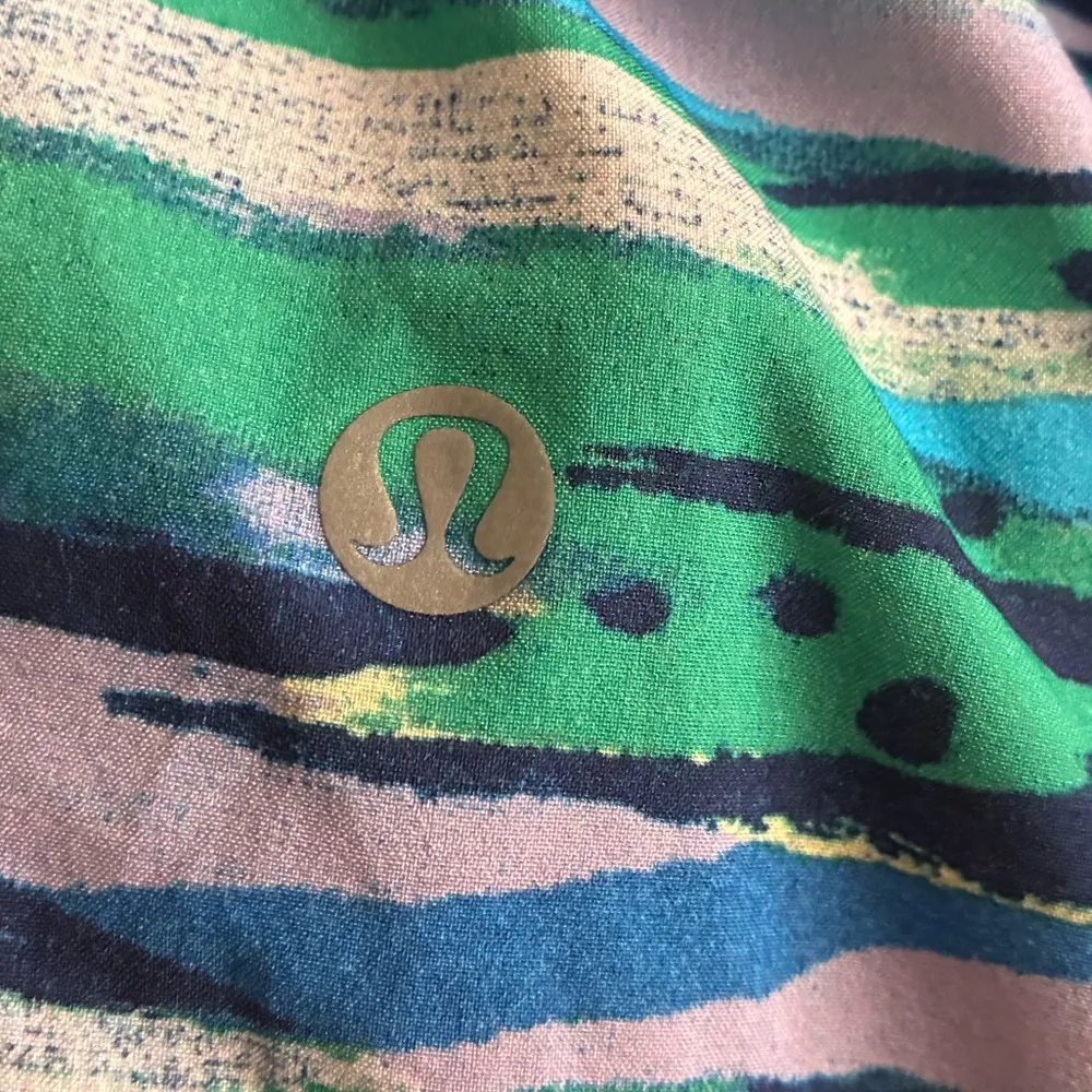 Lululemon Women Seven Wonders Blue Hero Green Print 2.5" Run Speed Shorts 6 - Image 8