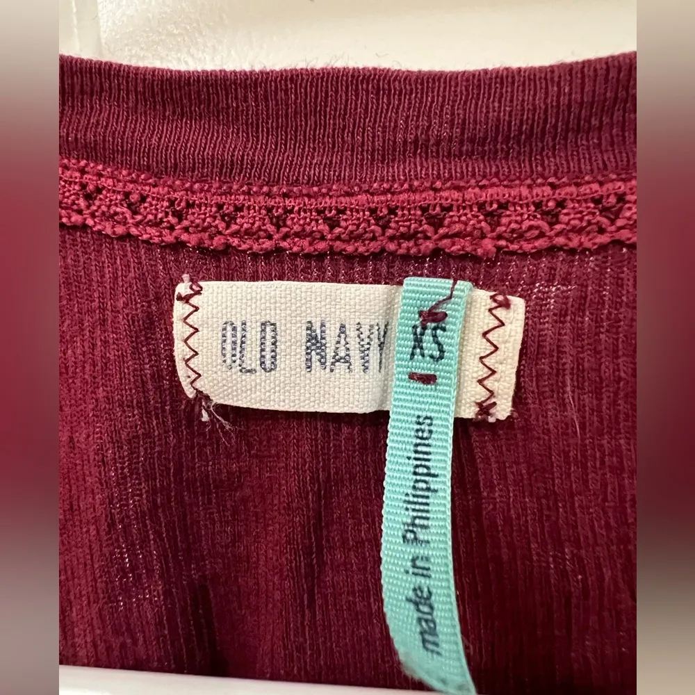 Old Navy woman’s x-small maroon tank top - Image 2