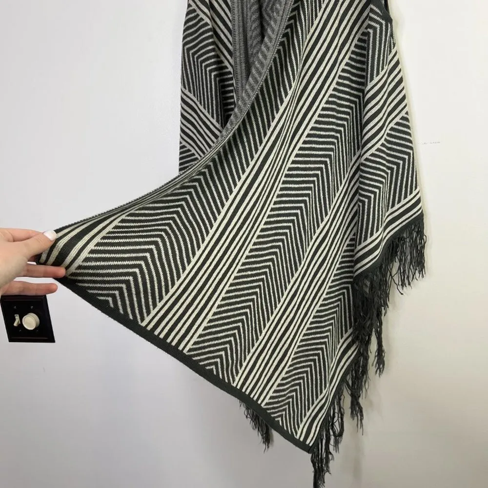 Southwestern Aztec Chevron Printed Fringe Hem Handkerchief Hem Vest - Image 3