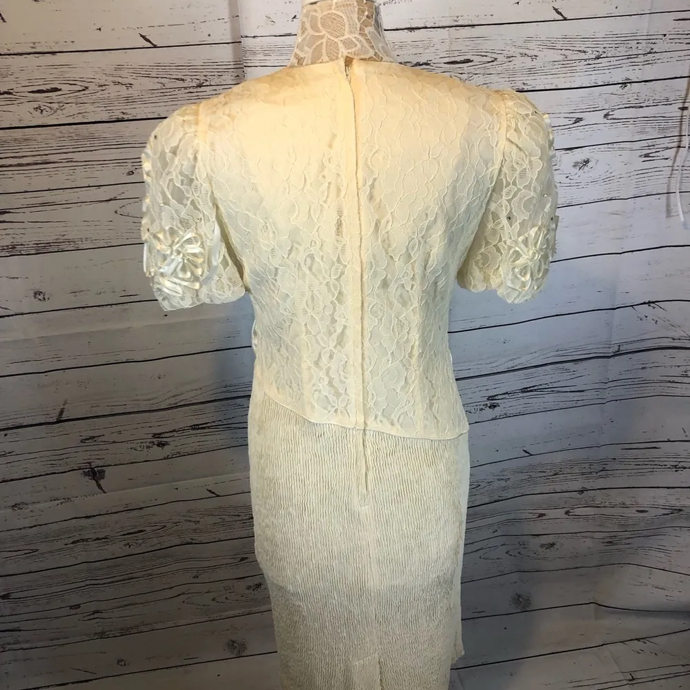 Leslie Fay Vintage lace 70's dress with balloon sleeves and lots of details. - Image 10