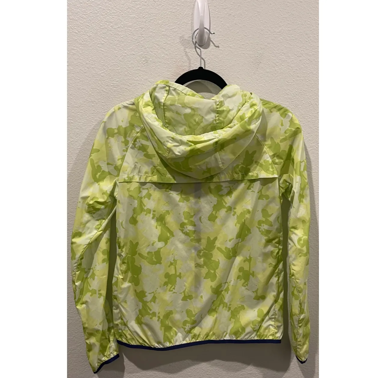 Uniqlo x Disney Daisy Duck Lightweight Green Zipper Hoodie Jacket - Image 5