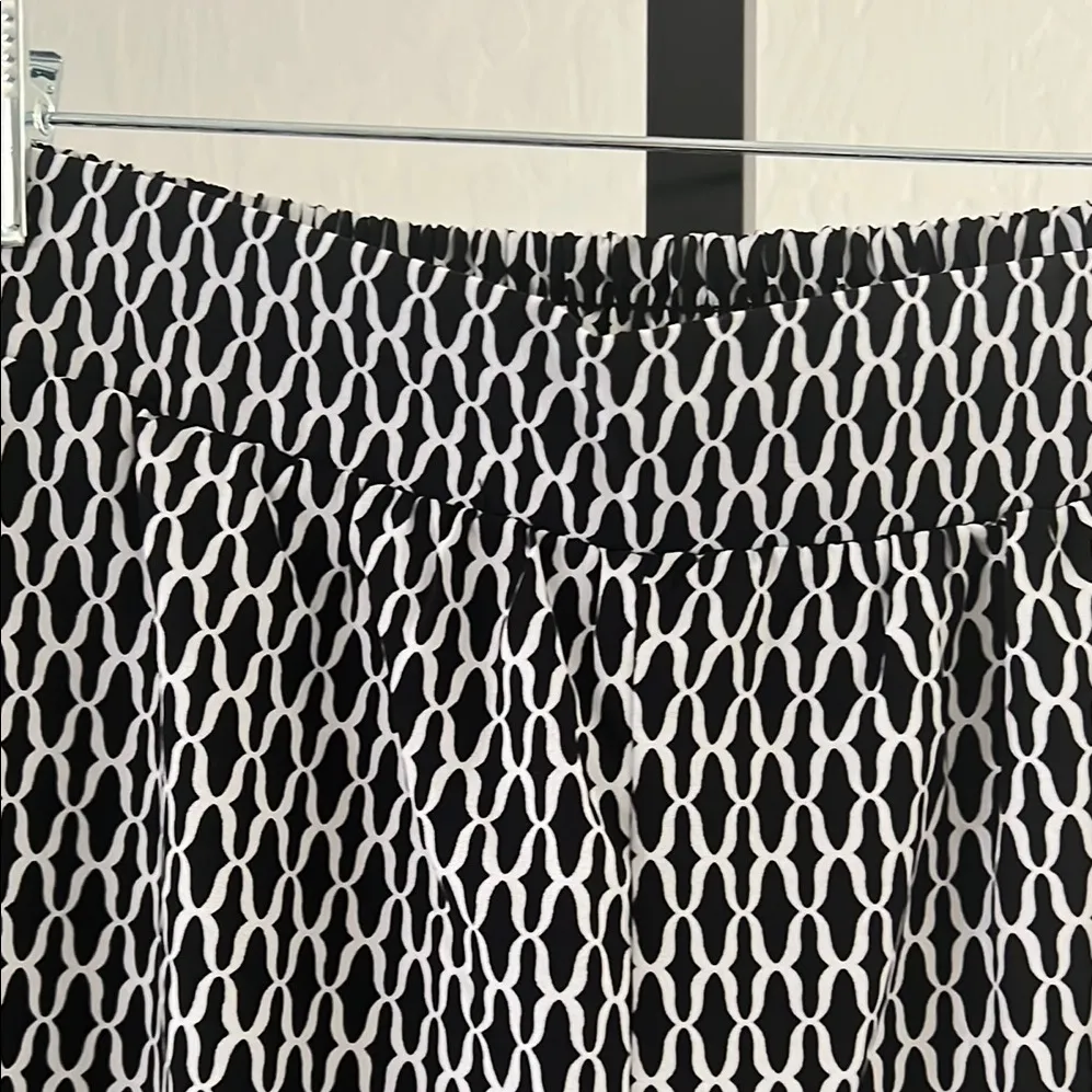 Black and White Patterned Pants Size L - Image 3