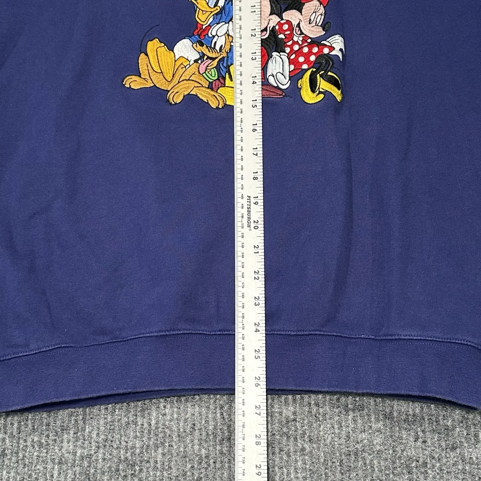 Vintage Disney Store Embroidered Crewneck Sweatshirt Medium Mickey Minnie Donald - Image 4