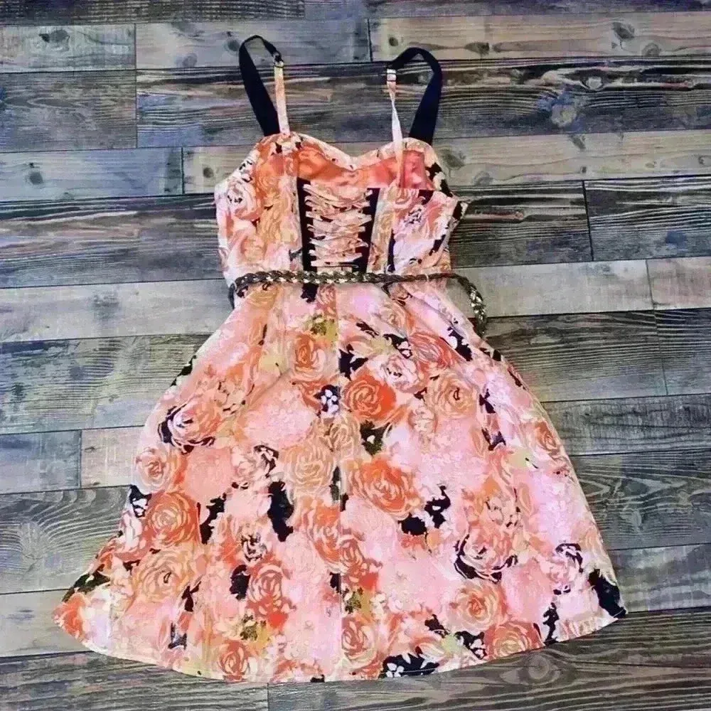 Candies floral dress with gold belt size 3 - Image 5