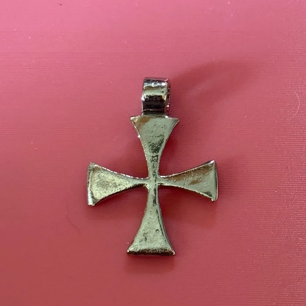 Silver Cross Pendant - Image 5