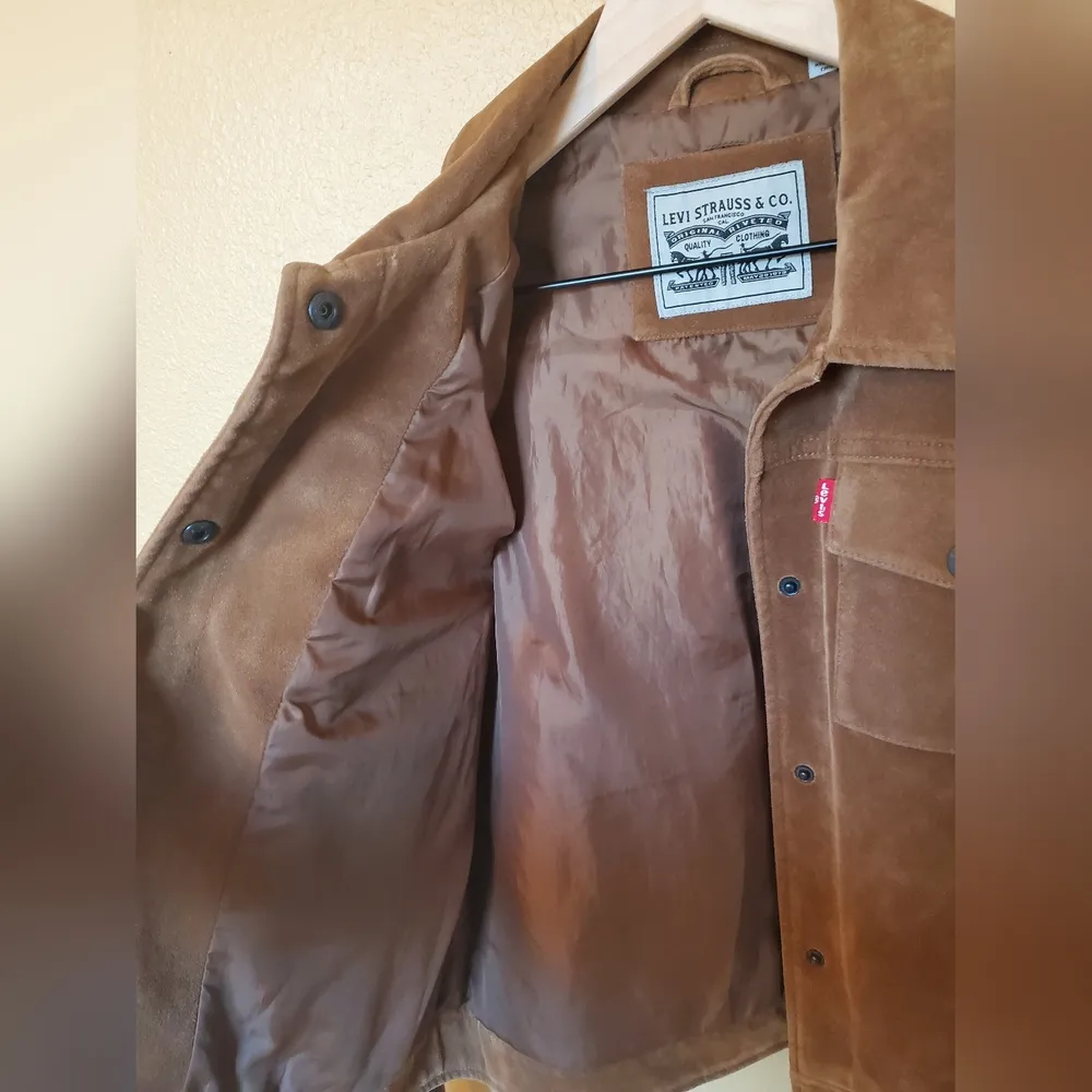 NWOT Levi's Women's Vintage Inspired Faux Suede Modern Trucker Jacket SMALL - Image 10