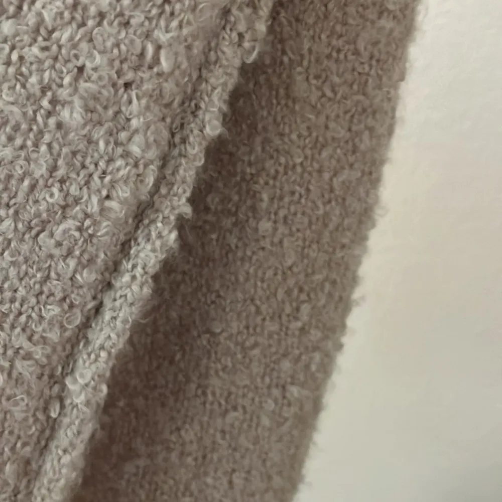 Carlyjean Pullover Hoodie oversized dress up w/a cute maxi skirt &  scarf - Image 9